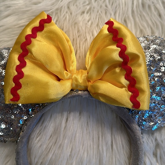 Dumbo Minnie Ears EUC - Picture 2 of 3